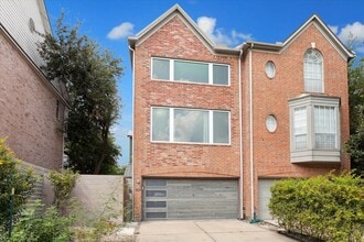 Building Photo - 1222 Marconi St