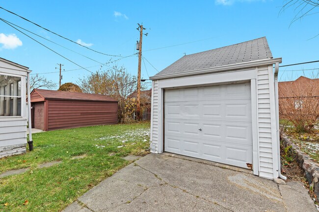 Building Photo - 5566 Haverhill St