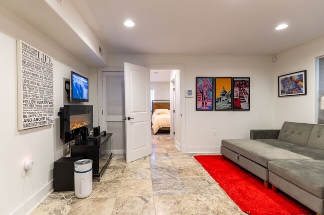 Building Photo - Trendy One Bedroom in Trinidad!