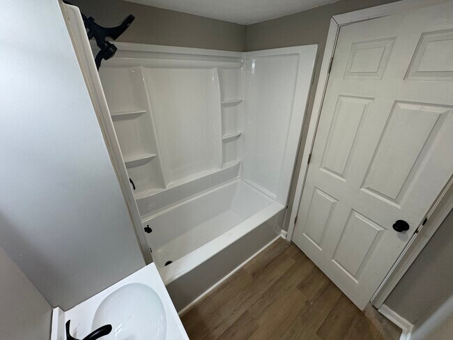 Building Photo - 525 Baltimore St