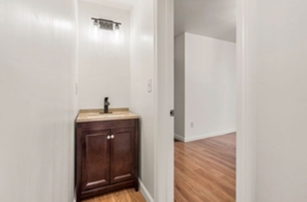 Building Photo - 59 Cedar St