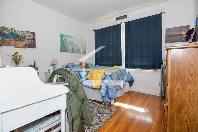 Building Photo - Great Value 4-bed, 2-bath w/ Heat/ Hot Water Included