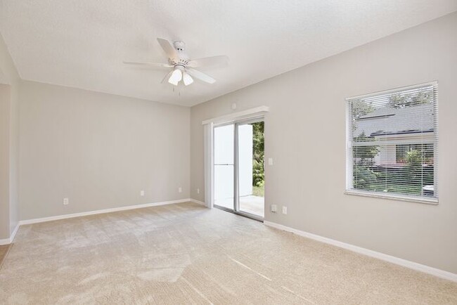 Building Photo - Cozy 2/2.5 Spacious Townhome with 2 Master...