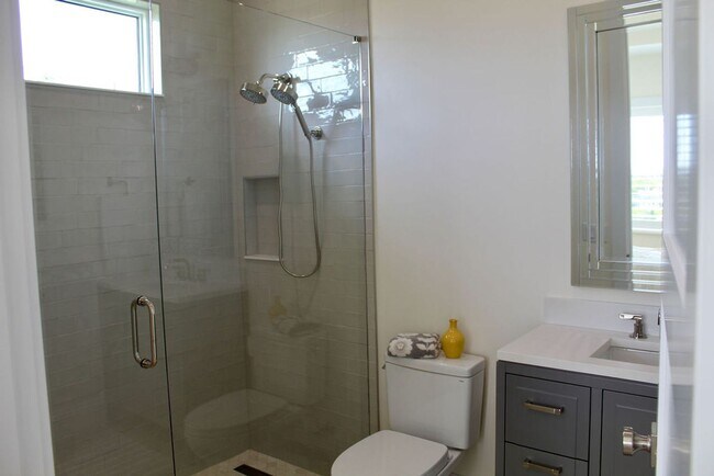 Building Photo - Fully Furnished 3 Bedroom, 3.5 Bath Home with Stunning Intracoastal Views