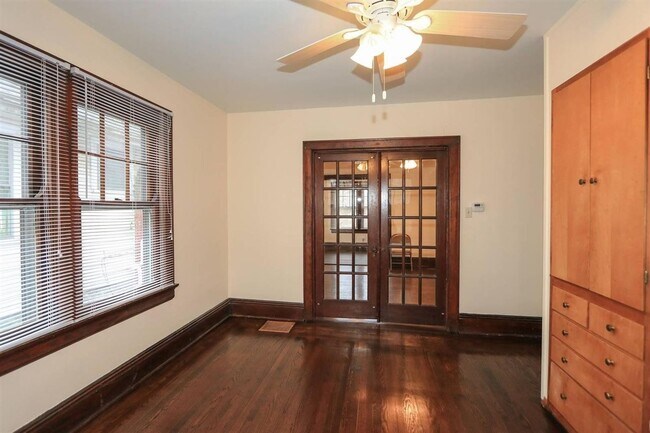 Building Photo - Sycamore Twp - Charming 2 bed 1 bath bungalow