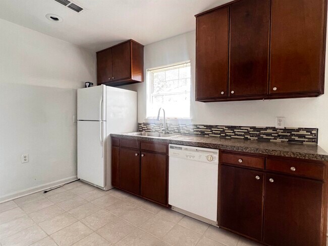 Building Photo - 809 Briandav St