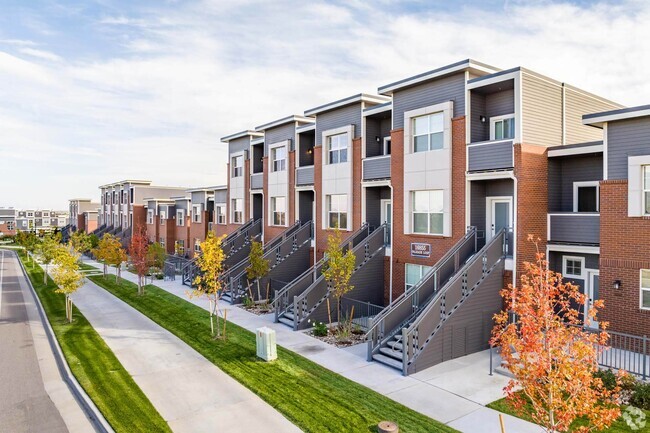 Building Photo - Brownstones at Palisade Park