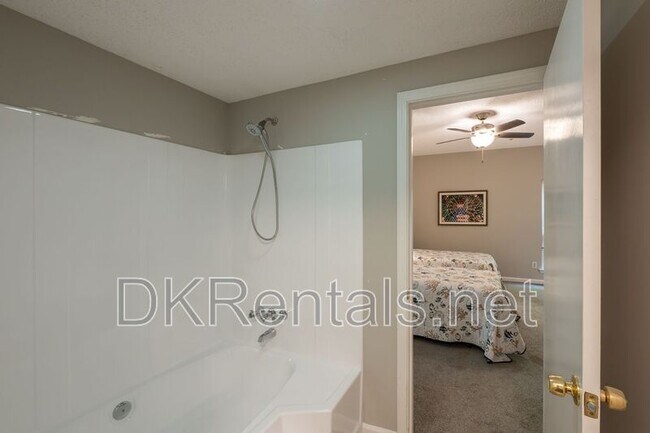 Building Photo - 3067 Steeplechase Dr