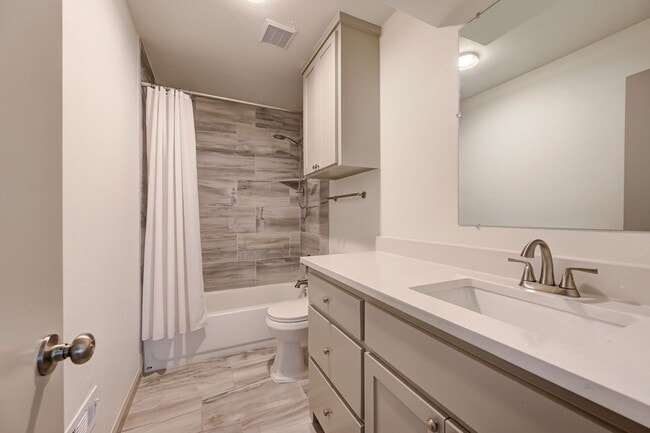 Building Photo - Beautiful 3 Bed 2 Bath in the Heart of Moore!