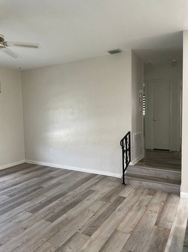 Building Photo - Convenient Port Charlotte Location!