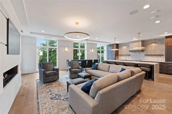 Building Photo - 1500 Queens Rd