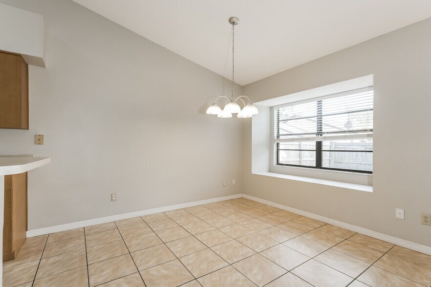 Building Photo - 1440 Tiverton Dr