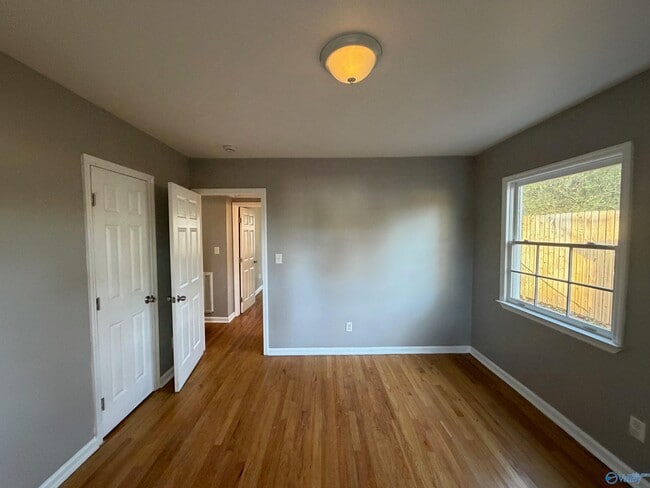 Building Photo - 1903 Enolam Blvd SE