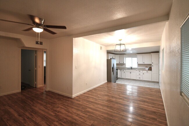 Building Photo - 3107 W Granada Rd