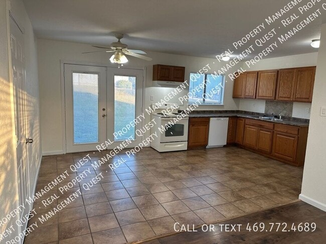 Building Photo - 5105 Sandalwood Ln