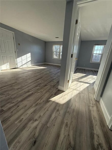 Building Photo - 14 Saratoga Ave