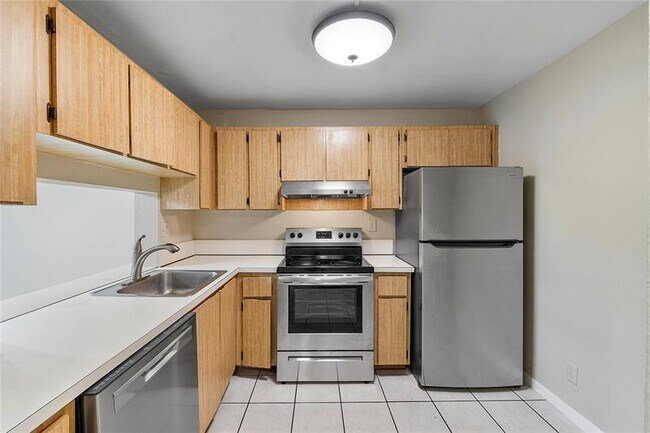 Building Photo - 3710 N Pine Island Rd