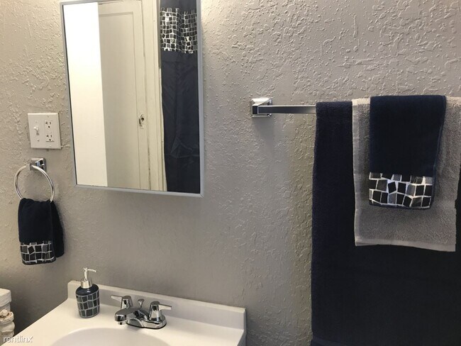 Building Photo - 731 Covington Dr