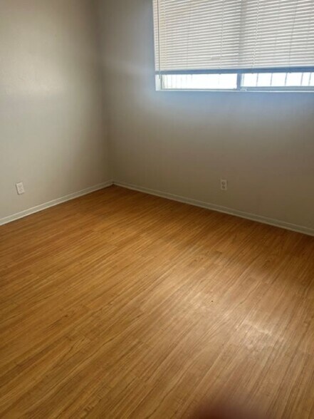 Building Photo - 705 Morgan Ave