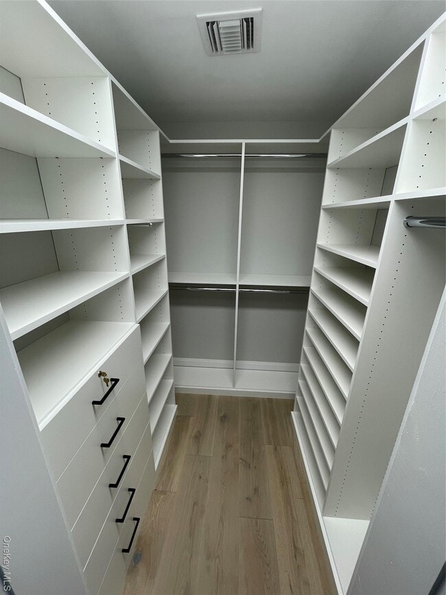 Building Photo - 400 Shore Rd