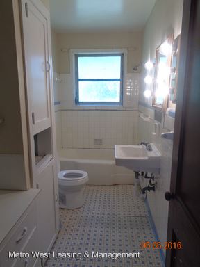 Building Photo - 810 N Park St