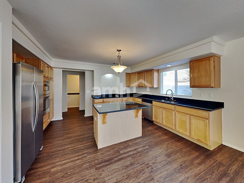 Building Photo - 4983 N Fundy St