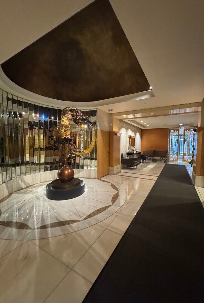 Building Photo - 111 E Chestnut St