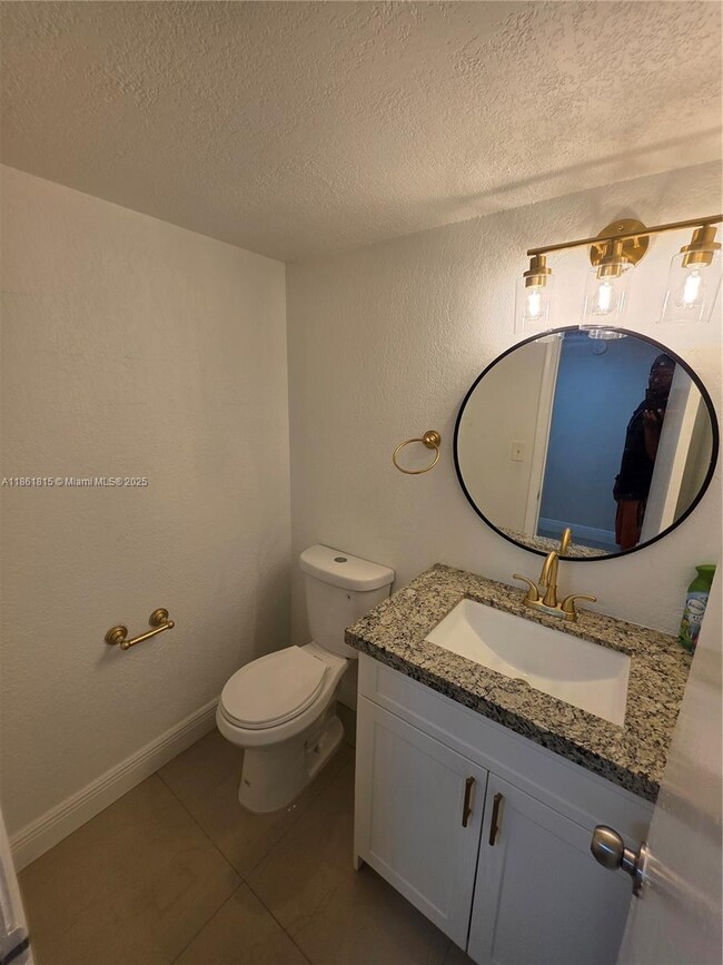 Building Photo - 6509 Racquet Club Dr