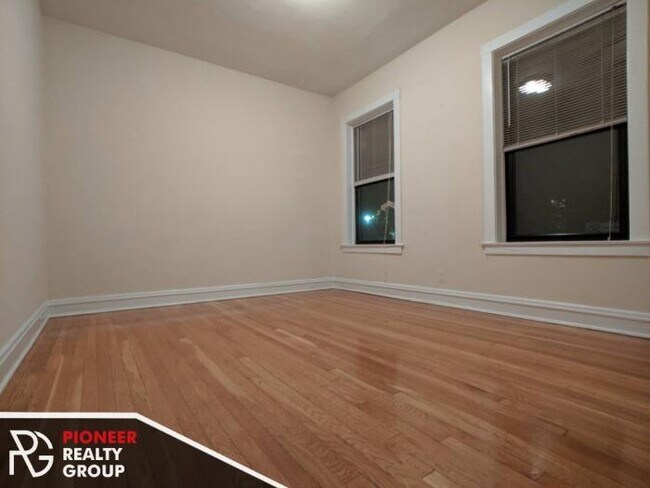 Building Photo - 2 bedroom in CHICAGO IL 60657