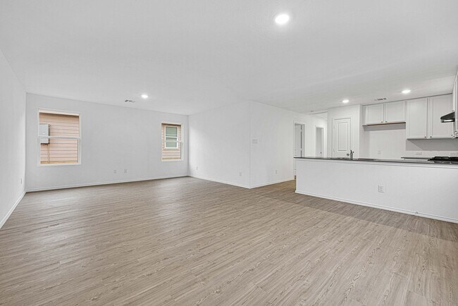 Building Photo - 9206 Selene Pl