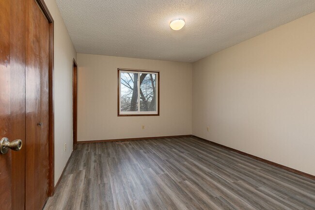 Building Photo - Updated 5 bedroom | 2 bath | 2 car garage | WALK OUT BASEMENT | Fenced backyard | Close to downto...