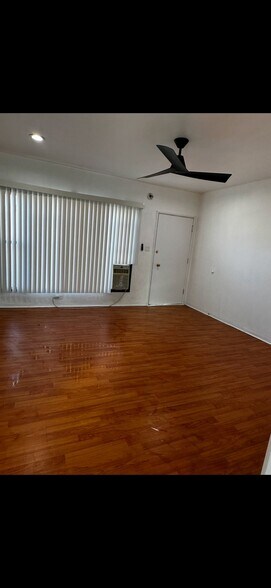 Building Photo - 323 N Chevy Chase Dr