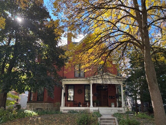 Building Photo - 462 Holly Ave