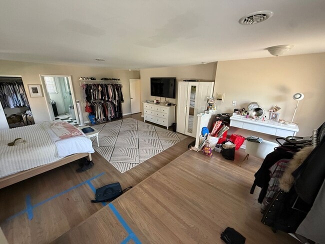 Building Photo - Large House in Cherry Hill East for Rent
