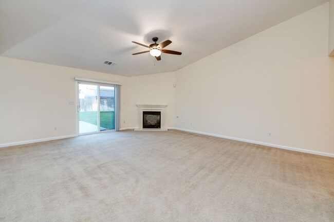 Building Photo - Clean and neat 4 bedroom, 2 bathroom single story in the Fancher Creek area 93727