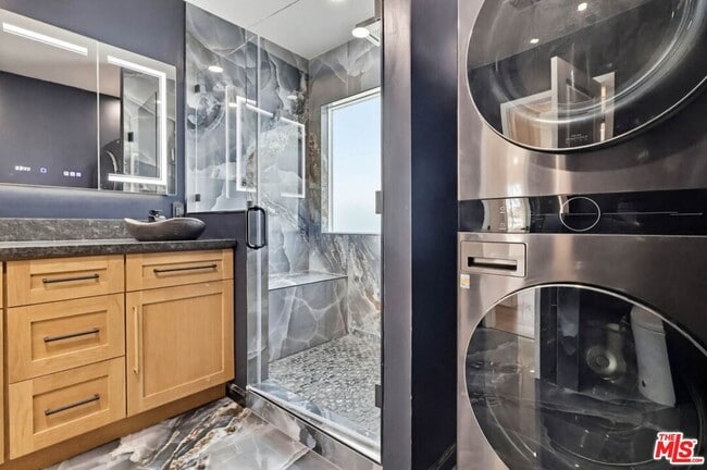 Building Photo - 2200 Easy Ave