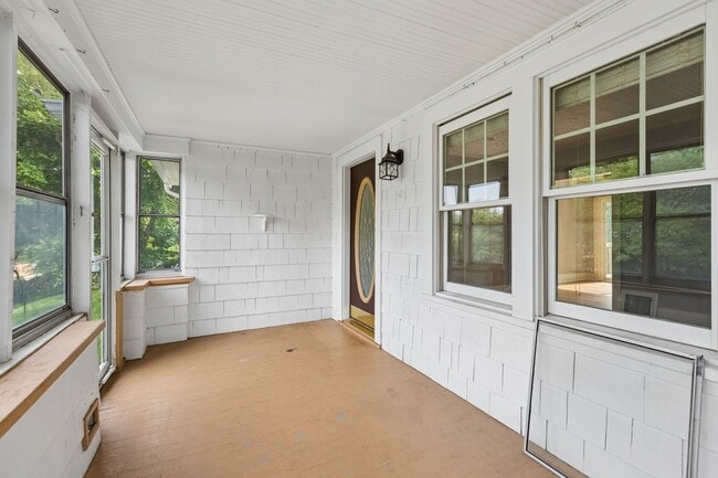 Building Photo - 519 S 56th St