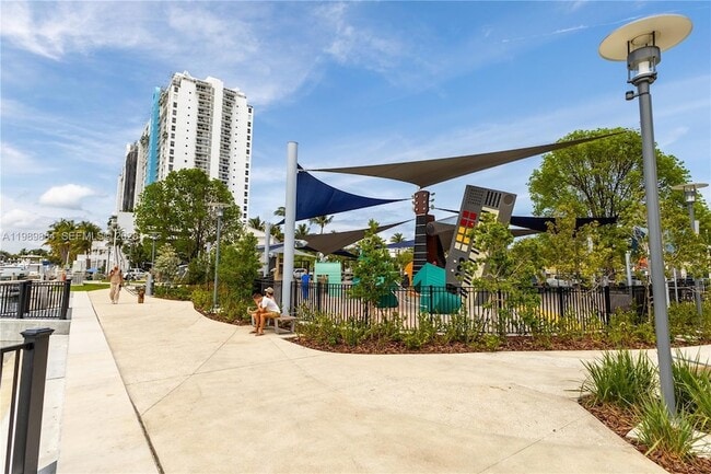 Building Photo - 1800 Sunset Harbour Dr