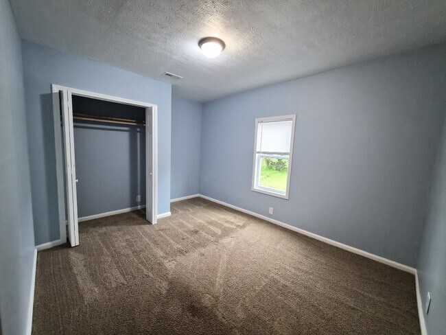 Building Photo - 33 N Sherman Dr