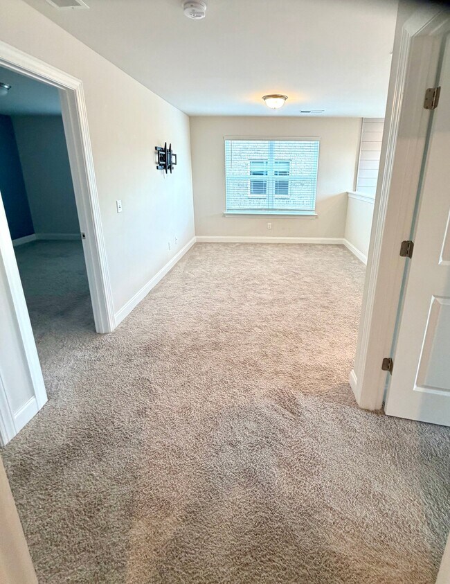 Building Photo - 416 Deveron Dr