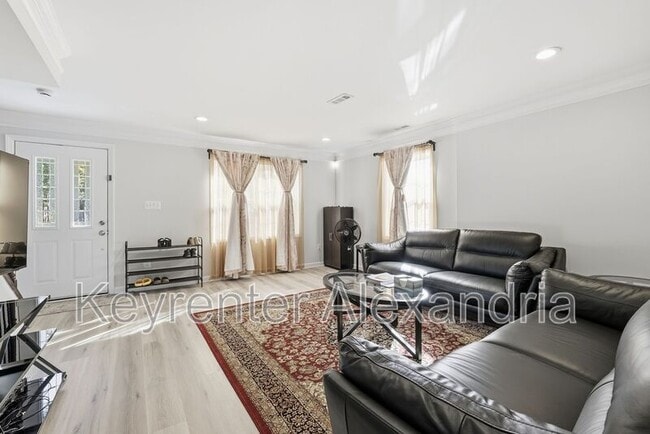 Building Photo - 6022 Rixey Dr