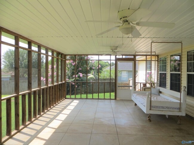 Building Photo - 105 Royalty Ct