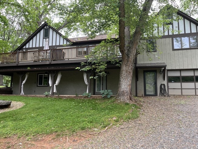 Building Photo - 1548 Bear Creek Rd