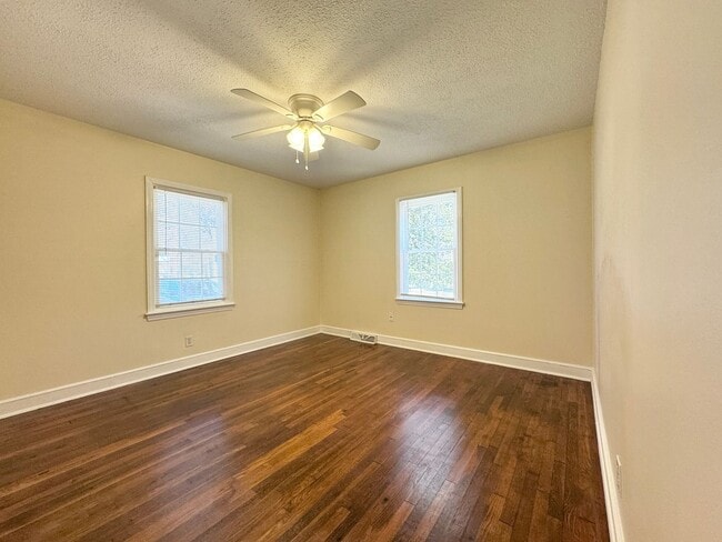 Building Photo - Kirkwood 2 BR