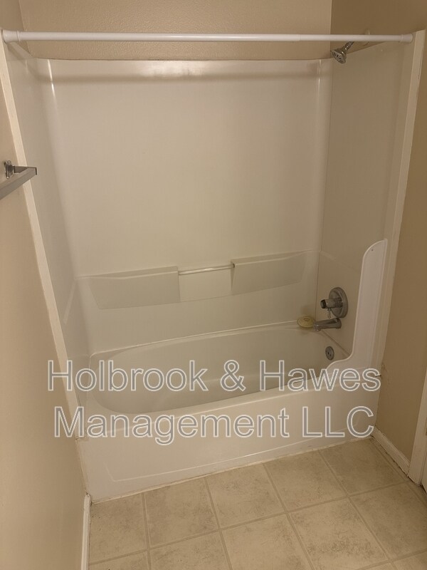 Building Photo - 4531 Boardwalk Dr
