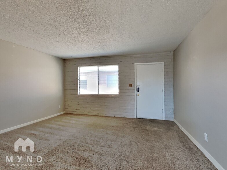 Building Photo - 912 S Dorsey Ln