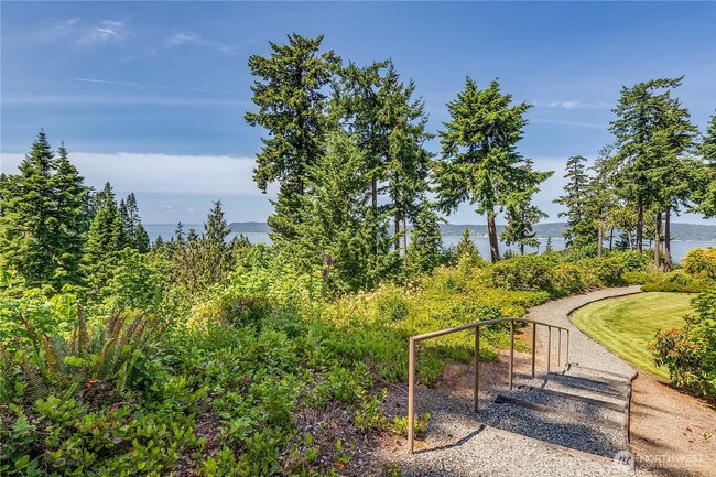 Building Photo - 1 Bed 2 Bath View Point Community TOP Floor Condo