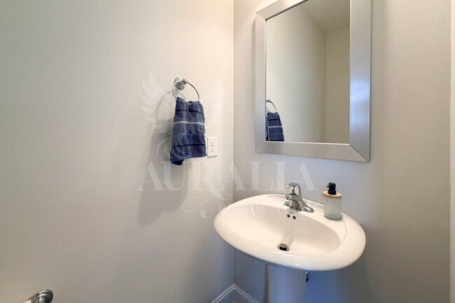 Building Photo - 1306 Farm Pond Trail