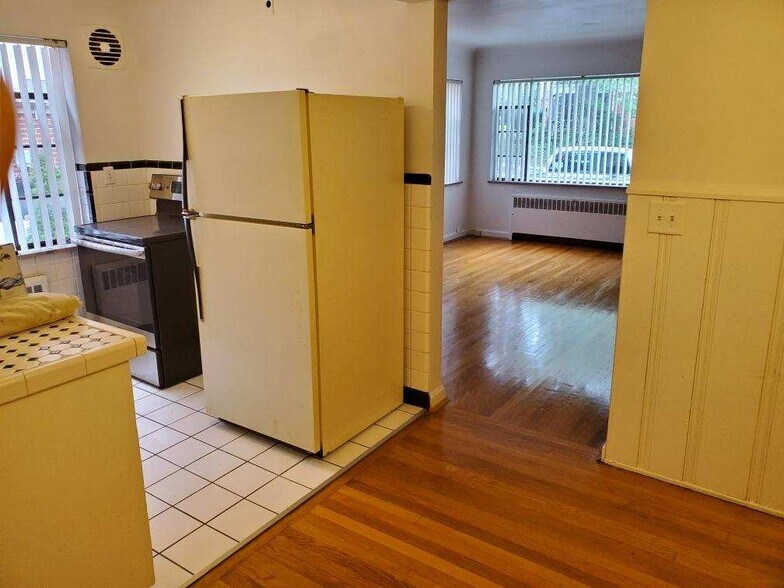 Building Photo - 6132 Dryden ave