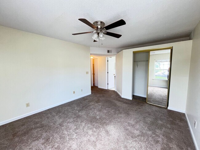 Building Photo - First Floor, Unfurnished, 3 Bedroom, 2 Bath Condo with Screened-in Back Patio!